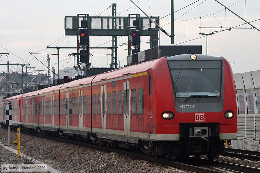 Deutsche Bahn - 425738-2
/ Bild: db4257382_e0013353.jpg