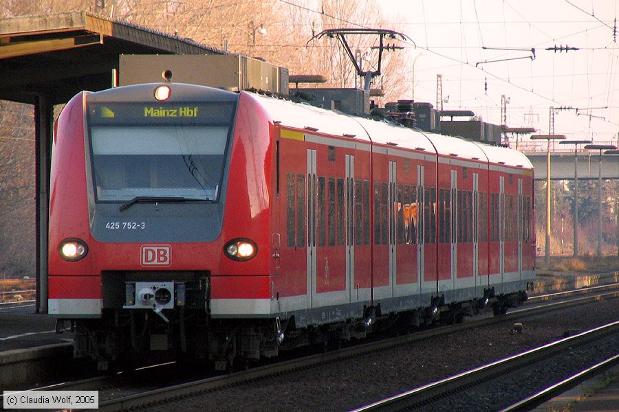 Deutsche Bahn - 425752-3
/ Bild: db4257523_cw006426.jpg Deutsche Bahn - 425752-3
/ Bild: db4257523_cw006426.jpg