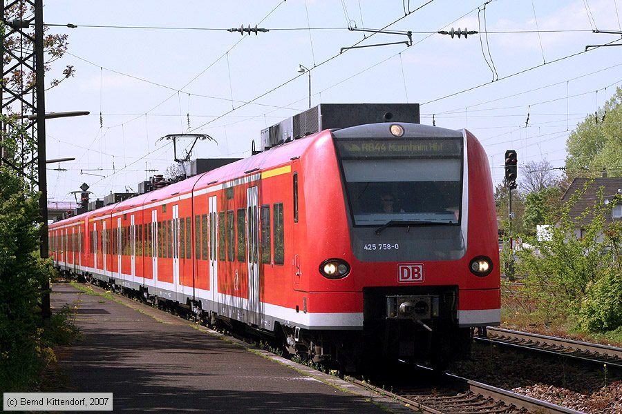 Deutsche Bahn - 425758-0
/ Bild: db4257580_bk0704200035.jpg