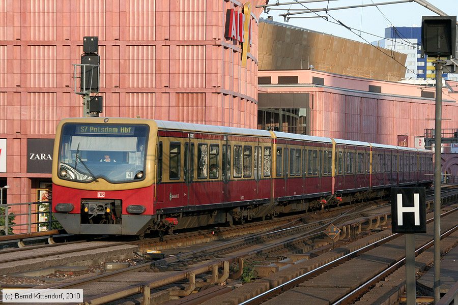 Deutsche Bahn - S-Bahn Berlin - 481072-7
/ Bild: db4810727_bk1006150396.jpg