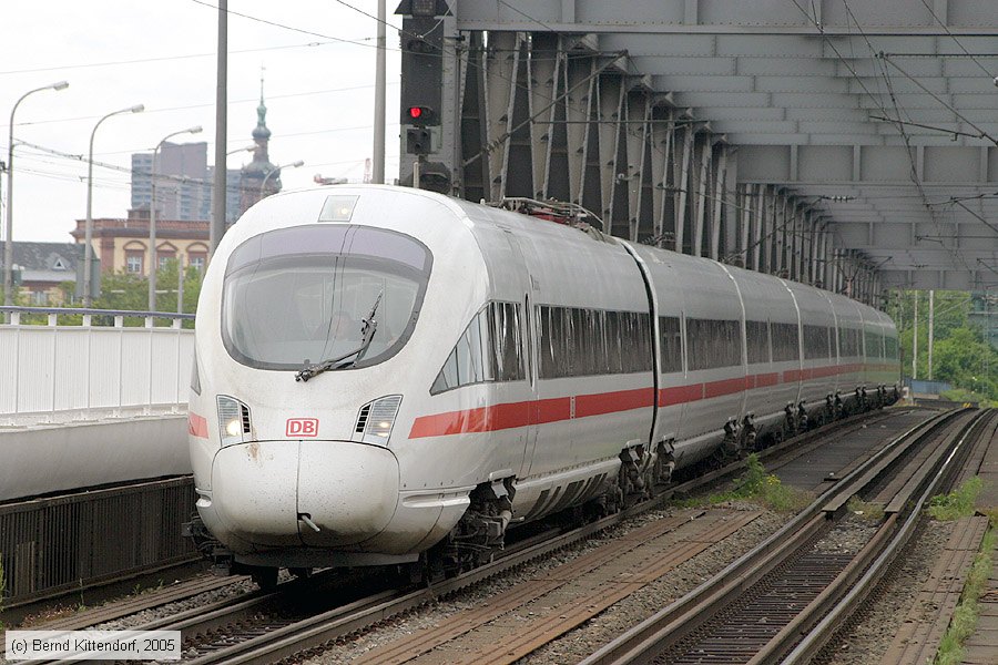 Deutsche Bahn - 411015-1
/ Bild: db4110151_e0018770.jpg