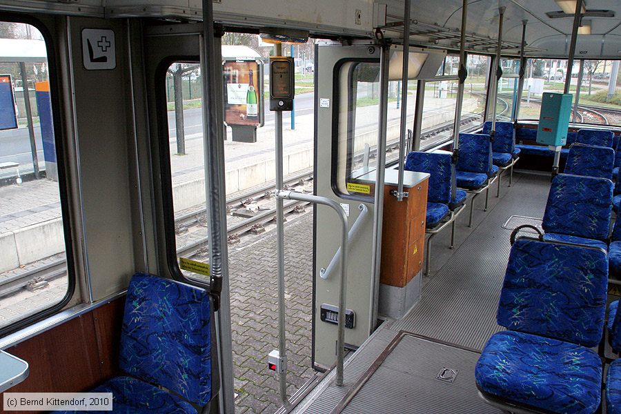 Rhein-Haardtbahn - 1057 - Innenansicht
/ Bild: rhb1057_bk1011280122.jpg