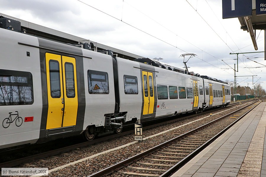 Transregio - 863304-2
/ Bild: transregio8633042_bk2103160084.jpg