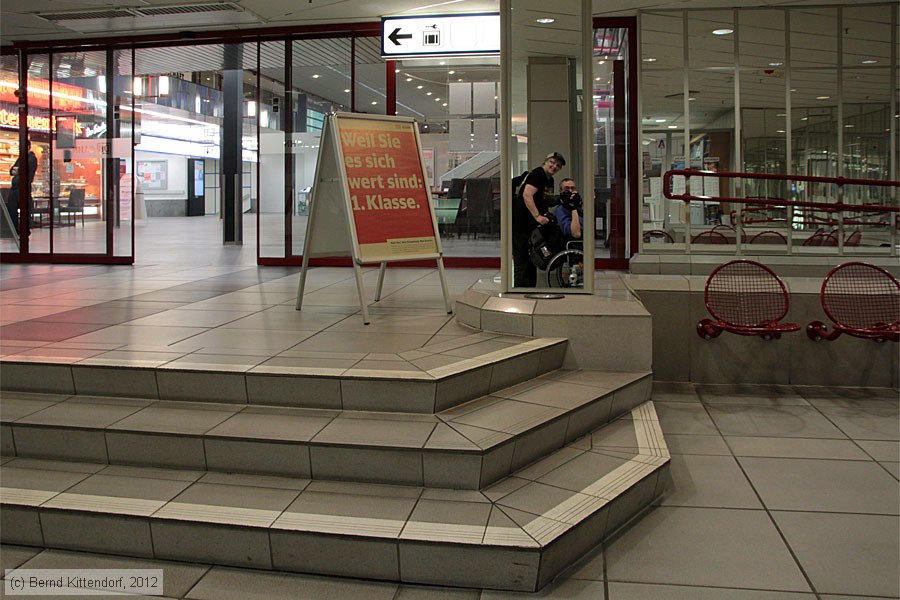 Cottbus Hauptbahnhof
/ Bild: bfcottbushbf_bk1210190303.jpg Cottbus Hauptbahnhof
/ Bild: bfcottbushbf_bk1210190303.jpg