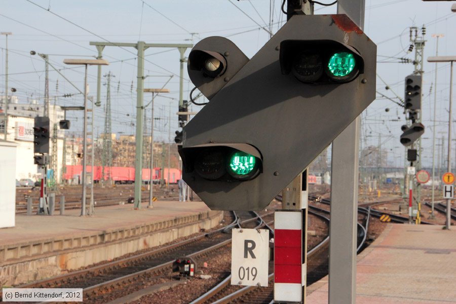 Mannheim Hauptbahnhof - Signale 
/ Bild: bfmannheimhbf_bk1203270028.jpg