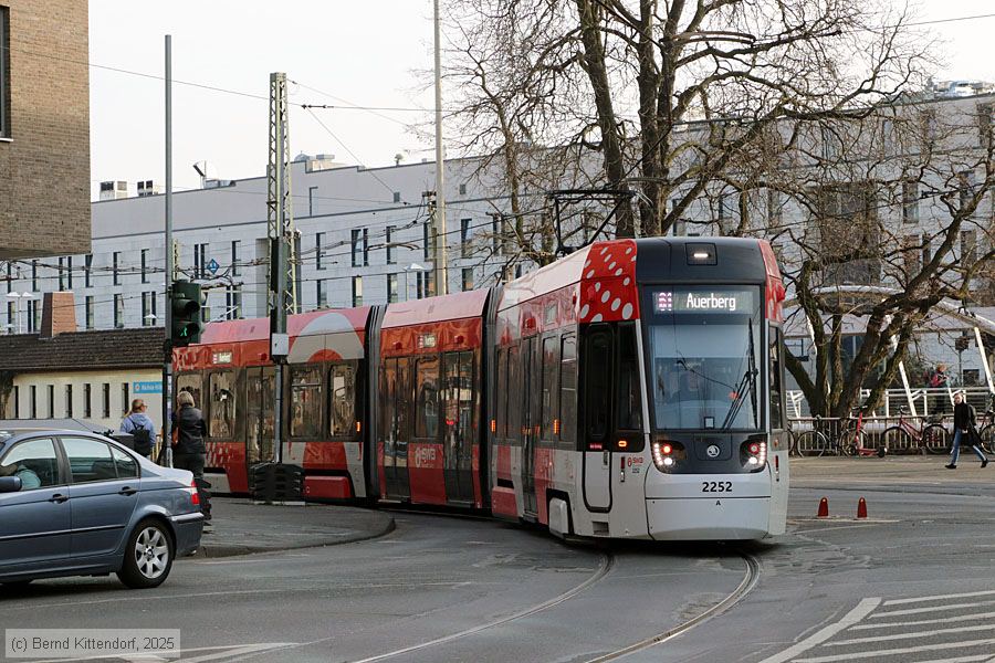 Straßenbahn Bonn - 2252
/ Bild: bonn2252_bk2503100105.jpg Straßenbahn Bonn - 2252
/ Bild: bonn2252_bk2503100105.jpg