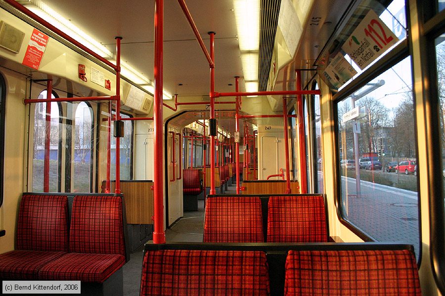 Stadtbahn Dortmund - 322 - Innenansicht
/ Bild: dortmund322_bk0603130255.jpg
