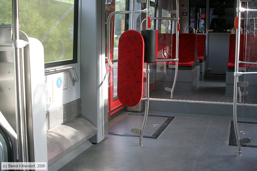 Straßenbahn Dortmund - 1 - Innenansicht
/ Bild: dortmund1_bk0808110255.jpg Straßenbahn Dortmund - 1 - Innenansicht
/ Bild: dortmund1_bk0808110255.jpg