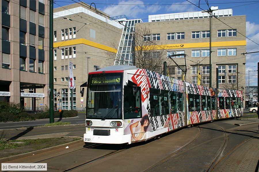 Düsseldorf - Straßenbahn - 2137
/ Bild: duesseldorf2137_e0002480.jpg