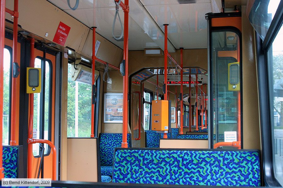 Straßenbahn Heidelberg - 254 - Innenansicht
/ Bild: hsb254_bk0904250128.jpg