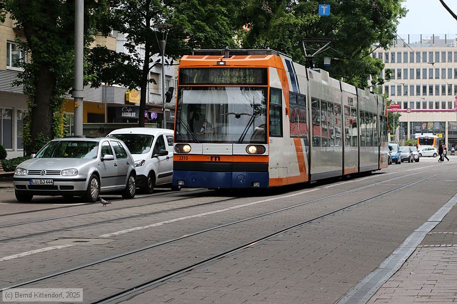 Straßenbahn Ludwigshafen - 2210
/ Bild: rnv2210_bk2506020026.jpg Straßenbahn Ludwigshafen - 2210
/ Bild: rnv2210_bk2506020026.jpg