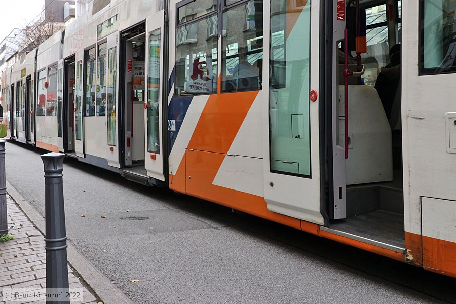 Straßenbahn Ludwigshafen - 2214
/ Bild: rnv2214_bk2211150016.jpg Straßenbahn Ludwigshafen - 2214
/ Bild: rnv2214_bk2211150016.jpg