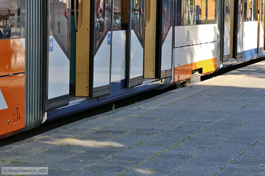 Straßenbahn Ludwigshafen - 2219
/ Bild: rnv2219_bk2007230060.jpg Straßenbahn Ludwigshafen - 2219
/ Bild: rnv2219_bk2007230060.jpg