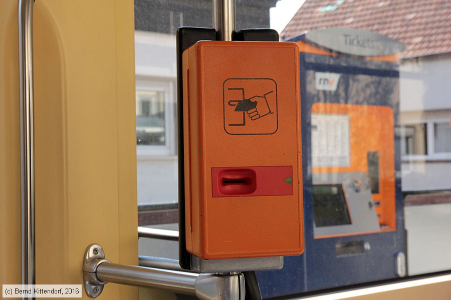 Straßenbahn Ludwigshafen - 2221 - Innenansicht
/ Bild: rnv2221_bk1604110006.jpg