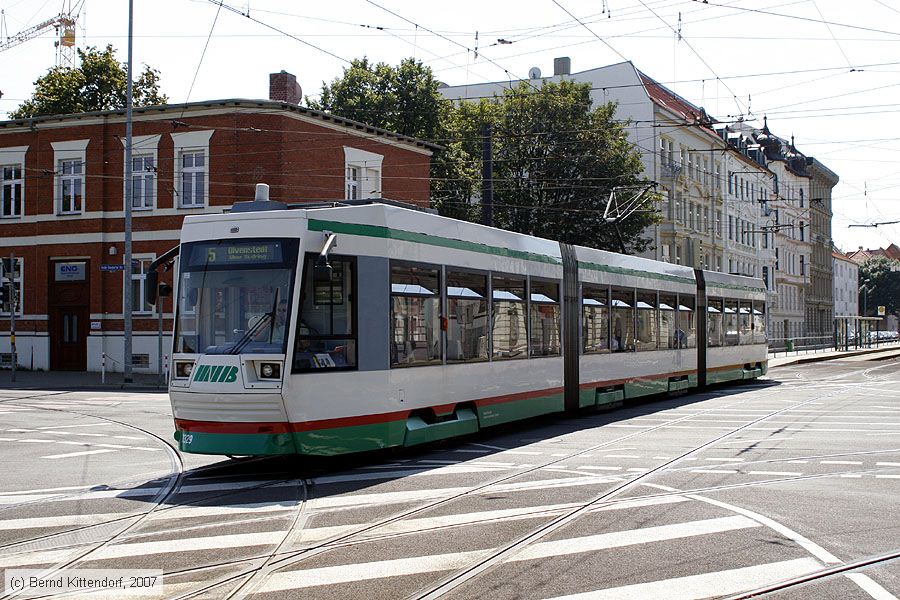 Straßenbahn Magdeburg - 1329
/ Bild: magdeburg1329_bk0708050046.jpg