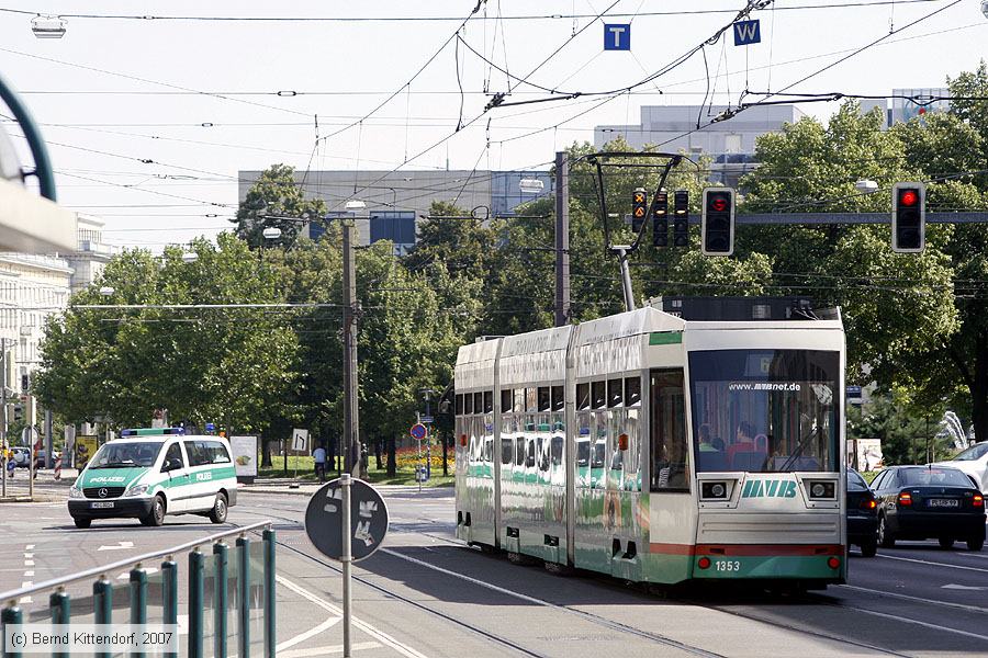 Straßenbahn Magdeburg - 1353
/ Bild: magdeburg1353_bk0708050110.jpg