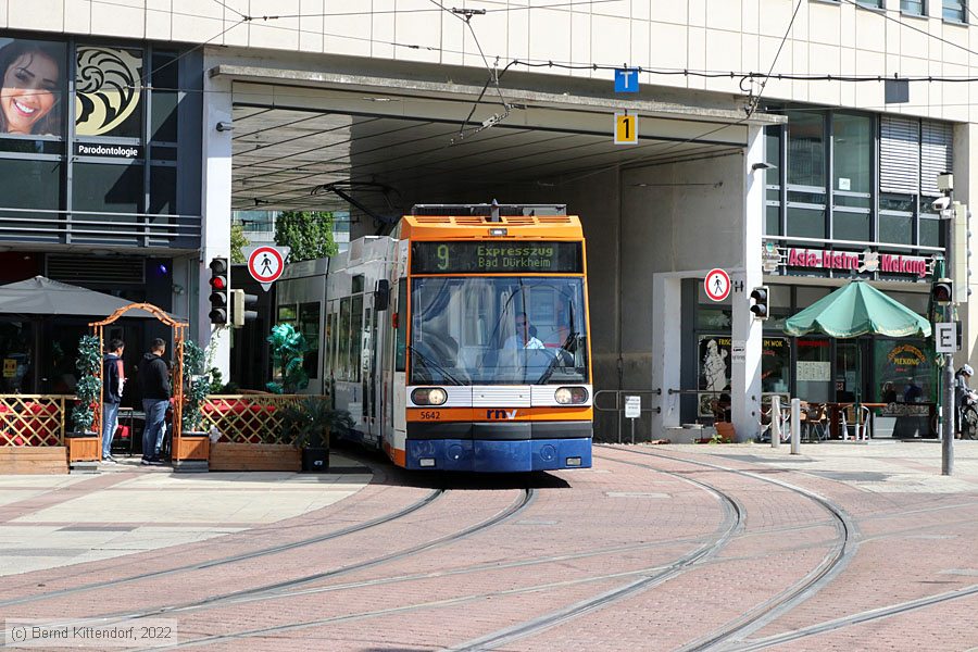 Straßenbahn Mannheim - 5642
/ Bild: rnv5642_bk2205290005.jpg