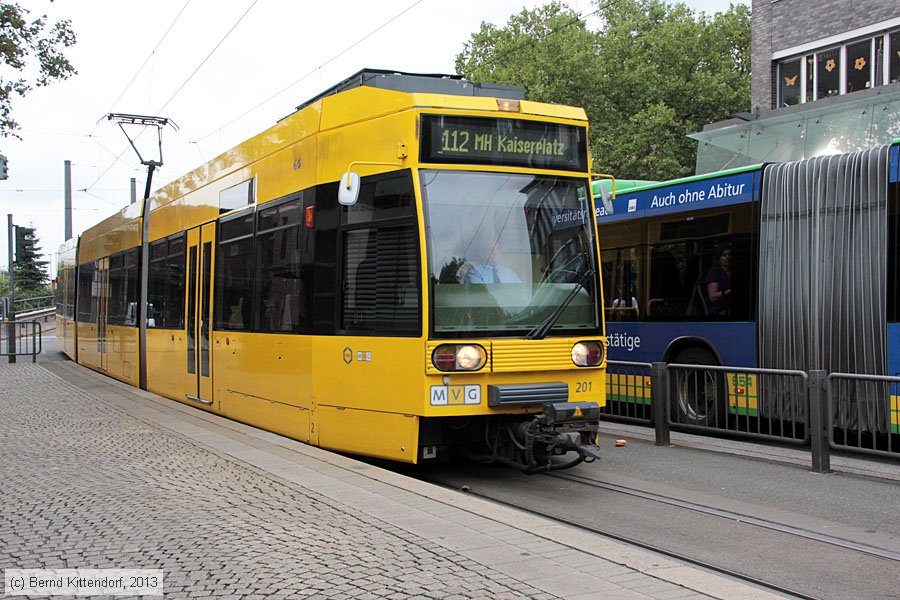 Straßenbahn Mülheim an der Ruhr - 201
/ Bild: muelheim201_bk1309010230.jpg