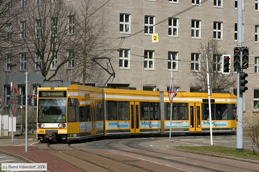 Straßenbahn Mülheim an der Ruhr - 202
/ Bild: muelheim202_bk0603120080.jpg Straßenbahn Mülheim an der Ruhr - 202
/ Bild: muelheim202_bk0603120080.jpg