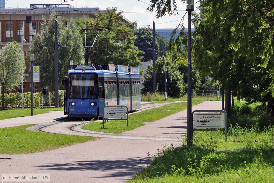 München - Straßenbahn - 2136
/ Bild: muenchen2136_bk2508180108.jpg München - Straßenbahn - 2136
/ Bild: muenchen2136_bk2508180108.jpg