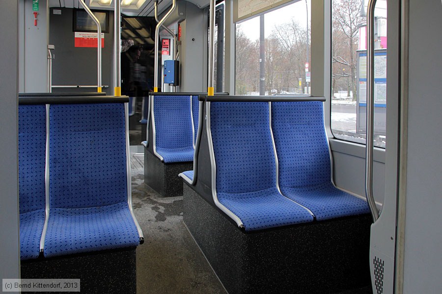 München - Straßenbahn - 2302 - Innenansicht
/ Bild: muenchen2302_bk1311260044.jpg München - Straßenbahn - 2302 - Innenansicht
/ Bild: muenchen2302_bk1311260044.jpg