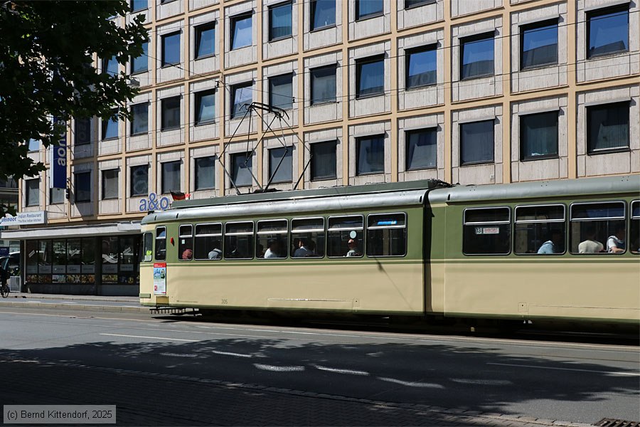 Stra&szlig;enbahn N&uuml;rnberg - 305
/ Bild: nuernberg305_bk2506280257.jpg
