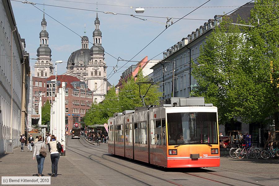 Straßenbahn Würzburg - 250
/ Bild: wuerzburg250_bk1004270437.jpg