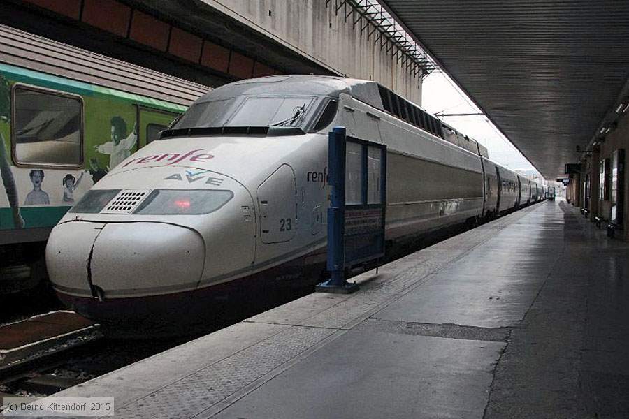 RENFE - 9-100223-7
/ Bild: renfe967191002237_bk1506140020.jpg