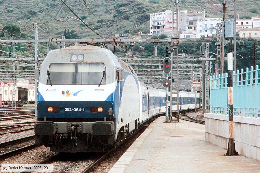RENFE - 252064-1
/ Bild: renfe2520641_dk145802.jpg