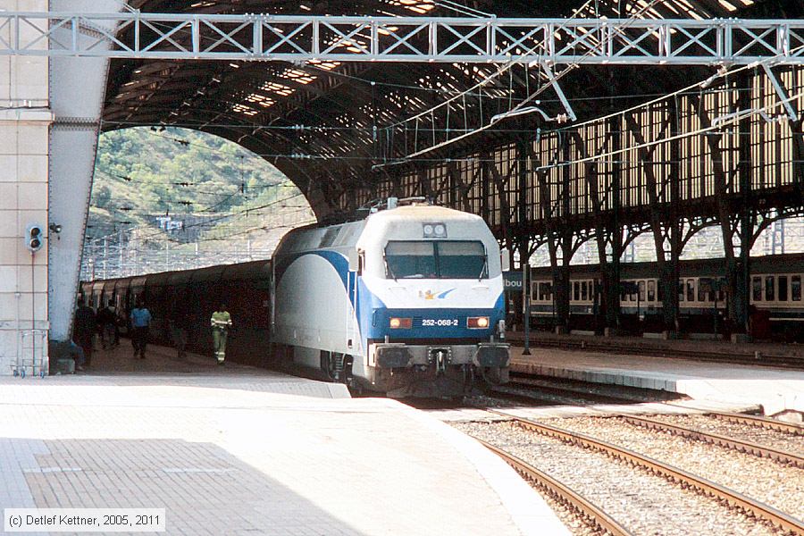 RENFE - 252068-2
/ Bild: renfe2520682_dk145803.jpg