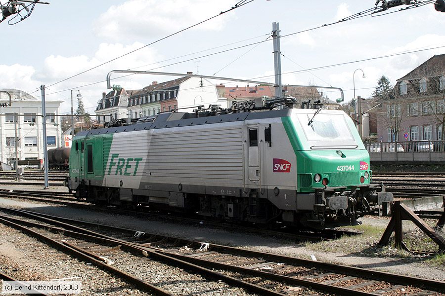 SNCF - 437044
/ Bild: sncf437044_bk0803290077.jpg SNCF - 437044
/ Bild: sncf437044_bk0803290077.jpg