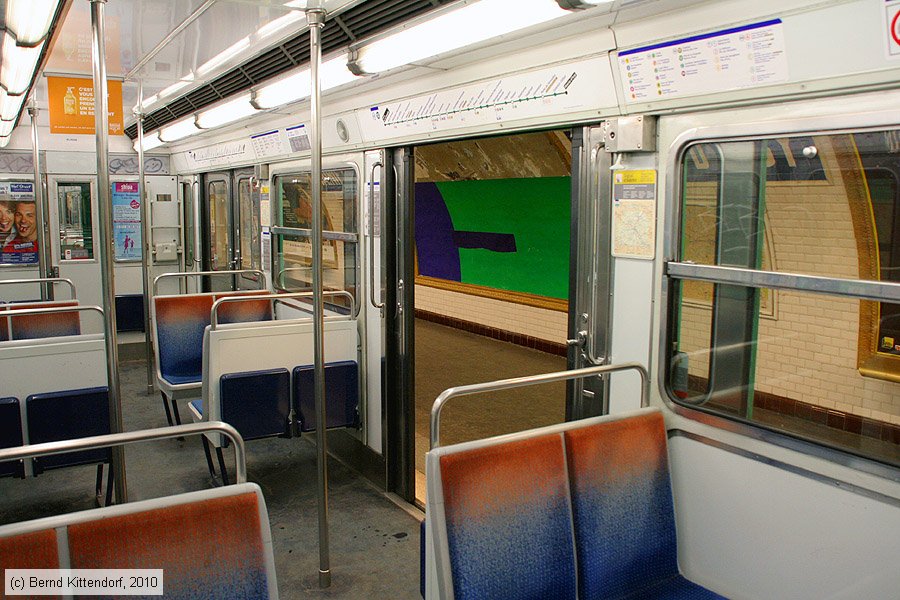 Metro Paris - N.11020 (MF 67) - Innenansicht
/ Bild: parismetron11020_bk1001200114.jpg