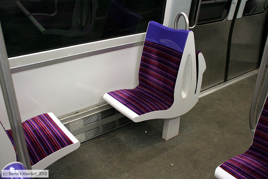 Metro Paris - B.32301 (MF 77) - Innenansicht
/ Bild: parismetrob32301_bk1001210077.jpg