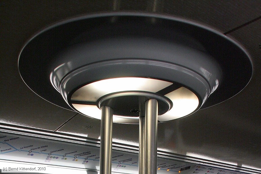 Metro Paris - B.32301 (MF 77) - Innenansicht
/ Bild: parismetrob32301_bk1001210078.jpg