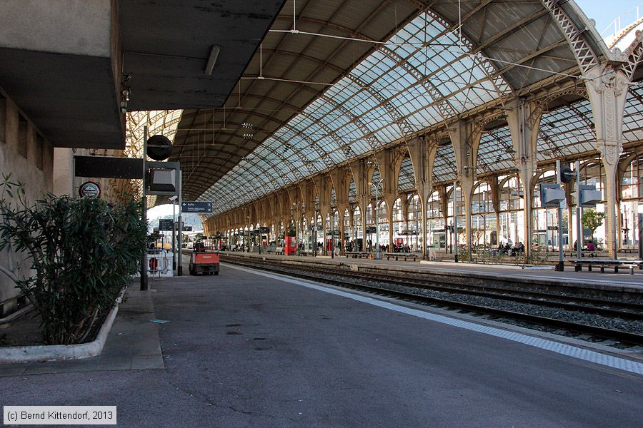 Gares SNCF - Nice Ville
/ Bild: bfniceville_bk1312100176.jpg Gares SNCF - Nice Ville
/ Bild: bfniceville_bk1312100176.jpg