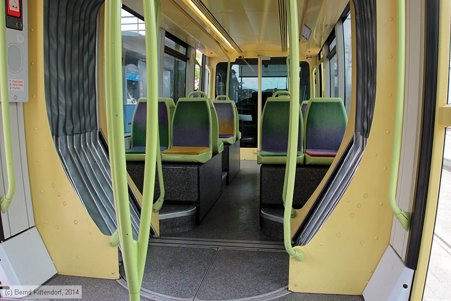 Straßenbahn Grenoble - 6016 - Innenansicht
/ Bild: grenoble6016_bk1404260265.jpg Straßenbahn Grenoble - 6016 - Innenansicht
/ Bild: grenoble6016_bk1404260265.jpg