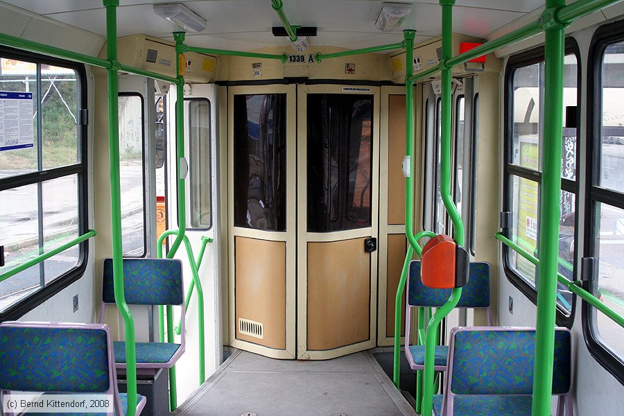 Budapest - Straßenbahn - 1339 - Innenansicht
/ Bild: budapest1339_bk0809200105.jpg