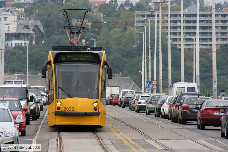 Budapest - Straßenbahn - 2032
/ Bild: budapest2032_bk0809190163.jpg Budapest - Straßenbahn - 2032
/ Bild: budapest2032_bk0809190163.jpg