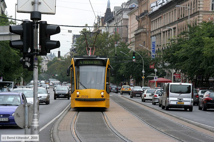 Budapest - Stra&szlig;enbahn - 2039
/ Bild: budapest2039_bk0809190143.jpg