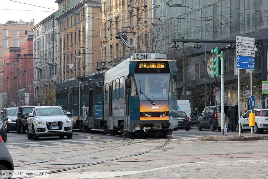Tram Milano - 4909
/ Bild: milano4909_bk1712120134.jpg