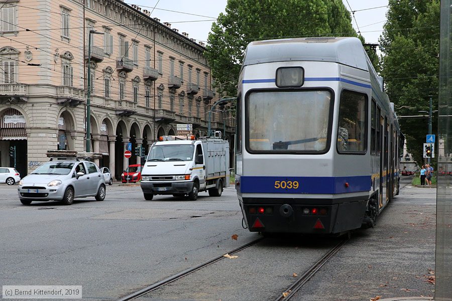 Straßenbahn Torino - 5039
/ Bild: torino5039_bk1908280172.jpg