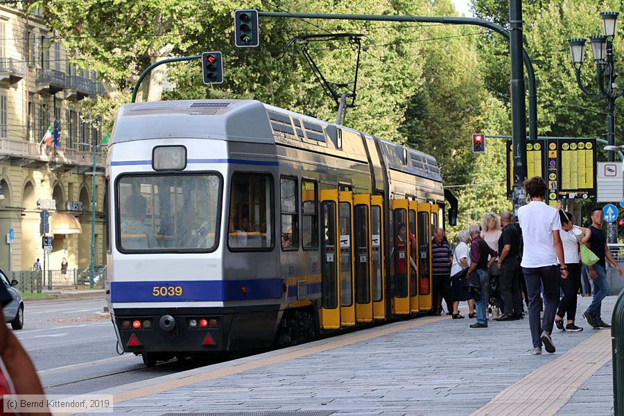 Straßenbahn Torino - 5039
/ Bild: torino5039_bk1908280385.jpg
