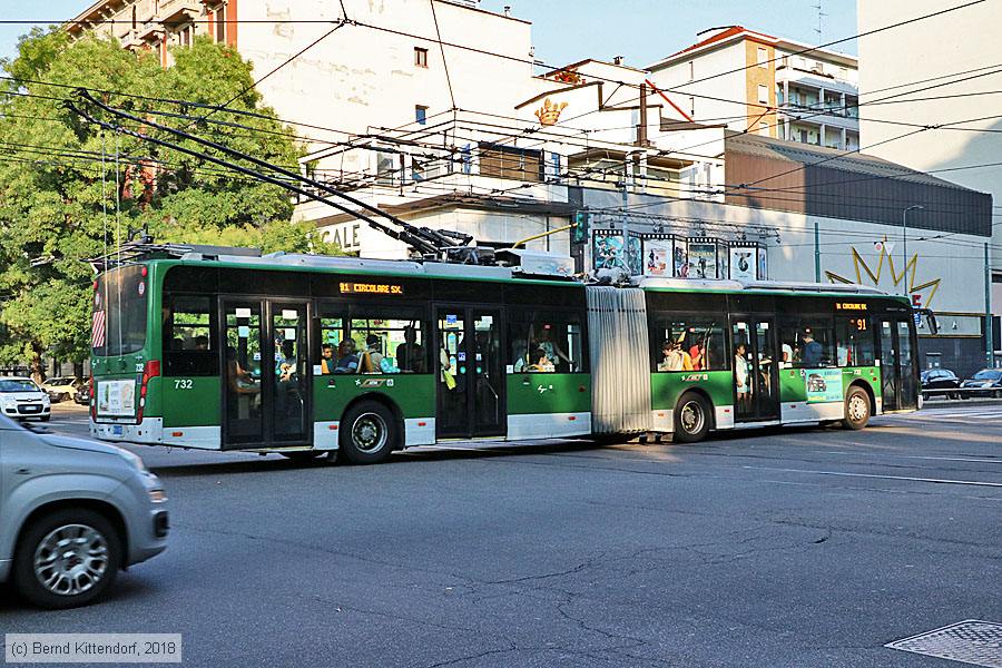 Filobus Milano - 732
/ Bild: milano732_bk1808060325.jpg Filobus Milano - 732
/ Bild: milano732_bk1808060325.jpg