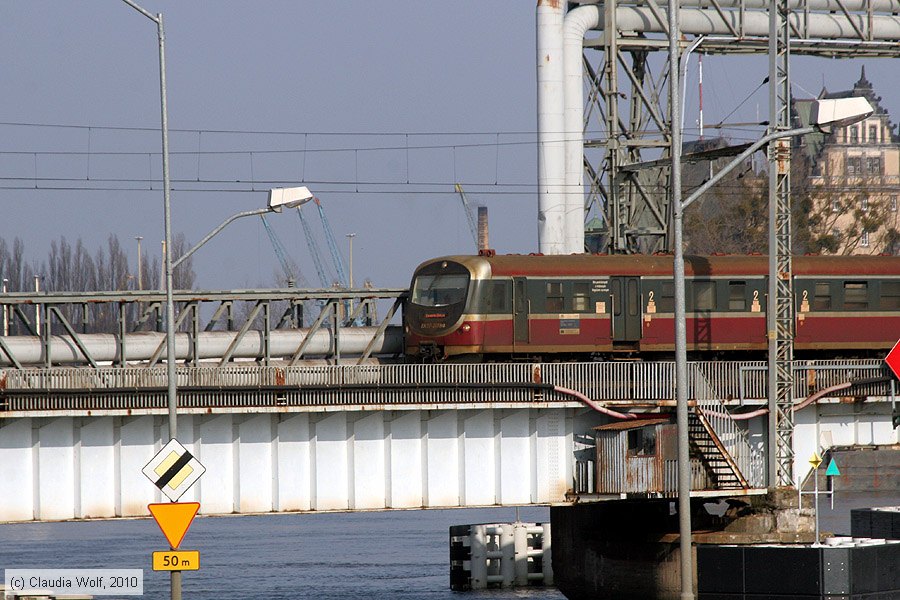 PKP - EN57-2059rb
/ Bild: pkpen572059rb_cw1003180363.jpg