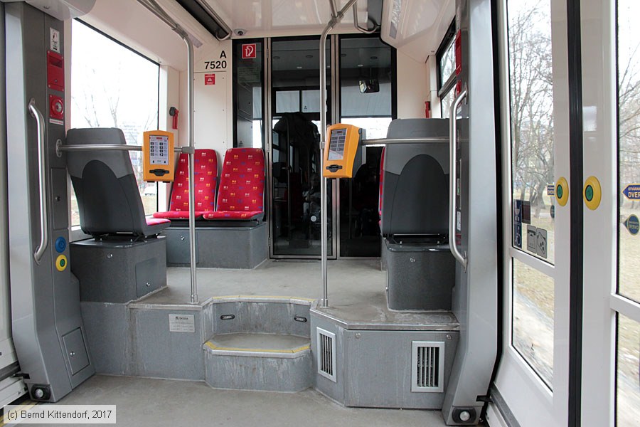 Stra&szlig;enbahn Bratislava - 7520 - Innenansicht
/ Bild: bratislava7520_bk1702240255.jpg